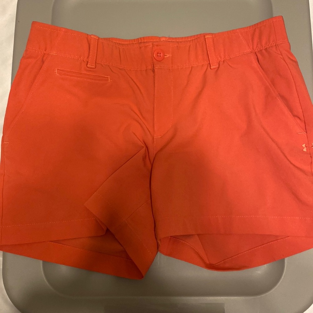 Under Armour Shorty Golf Shorts- US 8 in Coral